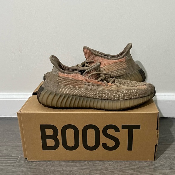 Yeezy Boost V2 Sand Taupe - Picture 3 of 5